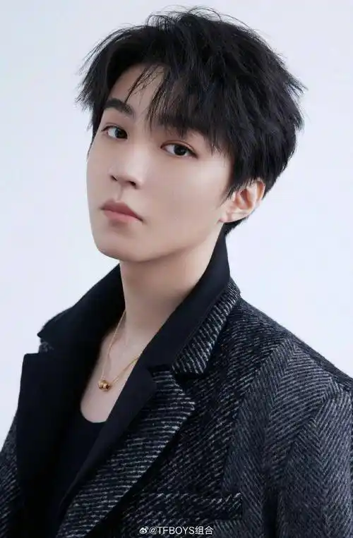 tfboys十周年水墨大片,王俊凯易烊千玺黑白对比,王源与众不同_时候