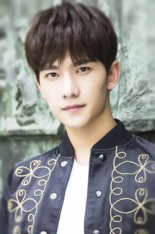 影视明星杨洋写真合集:阳光帅气,俊朗清秀!