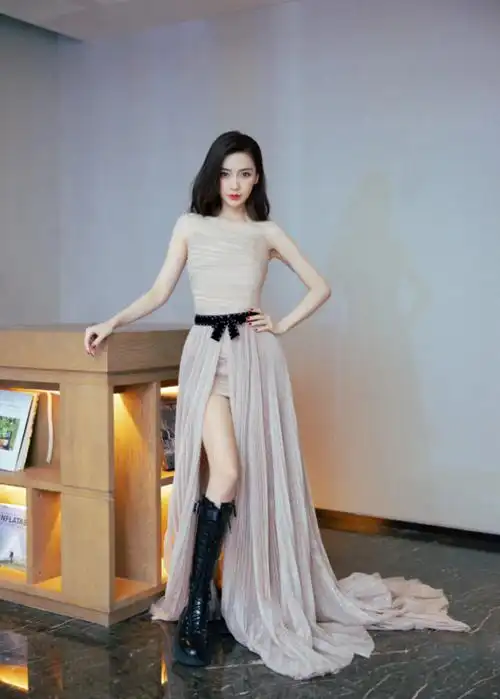 杨颖终于对骑士靴下手了看她穿上后的效果直男心头最爱