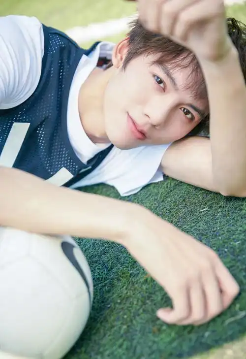 邓超元运动背心元气操场写真36