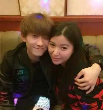 原创张一山违反交规被罚款曝光新任女友