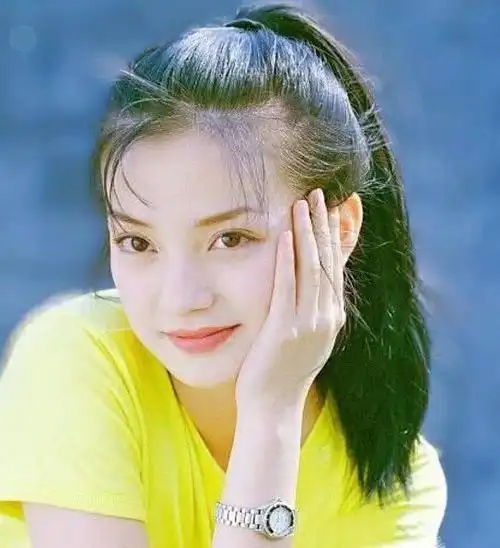 18岁的赵薇很美,43岁的赵薇也美,网友:都喜欢