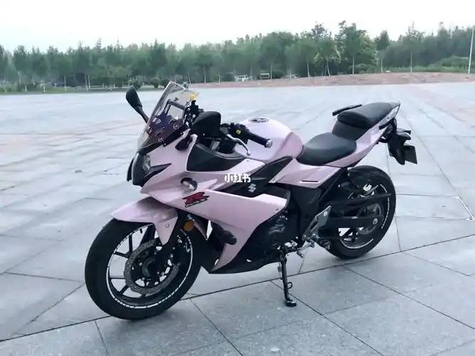 刚听到楼下的小朋友叫它火箭少女摩托车