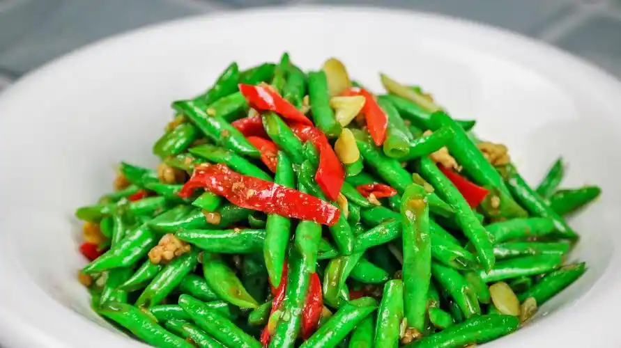 大厨教你家常菜"小炒肉末豇豆",鲜香入味又下饭,做法特简单