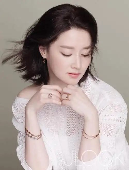 李英爱珠宝大片展无暇美肌 网友纷纷点赞【组图】 (4)