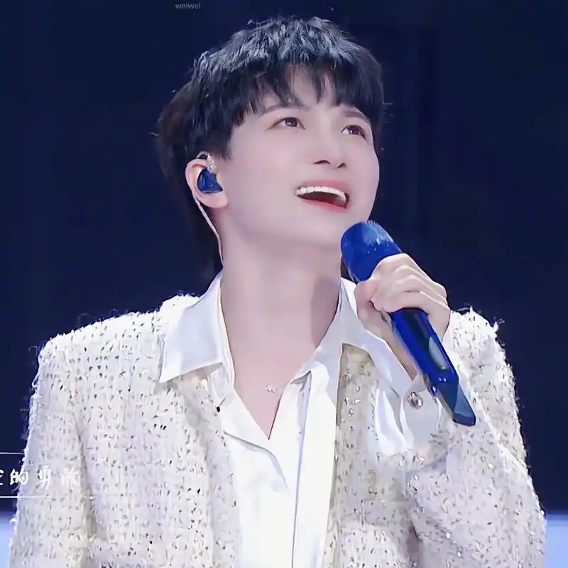 深深好帅.#周深 #周深随便一唱就很惊艳 #永远可以被周深的 - 抖音