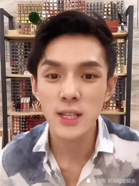 李佳琦"口红墙"被小助理曝光,遭到网友炮轰:我要"手撕了你"