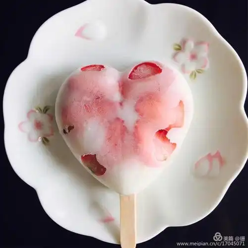 草莓酸奶冰棍