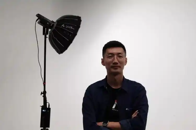 只需一盏灯单人访谈的五种布光方法–山东济南上山传媒解析