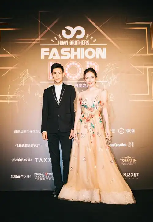 王雯洲亮相2018 fashion pop华谊兄弟时尚之夜,逆天长腿备受瞩目