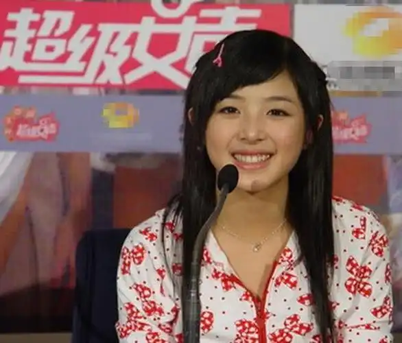 当年唱"酸酸甜甜就是我"的女孩,如今过的咋样?_张含韵