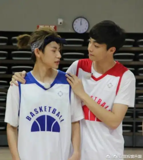 陈立农 小鬼 合体现身 陈立农和小鬼王琳凯 合体录制《高能少年团》