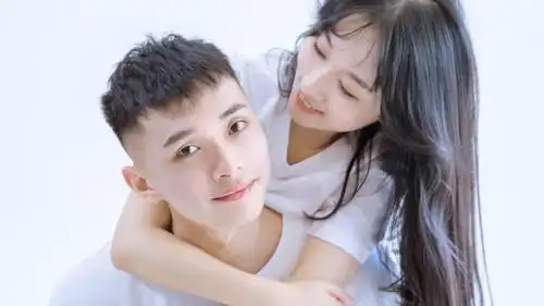 七夕秀恩爱的甜蜜情侣