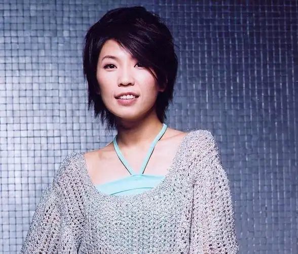 阿桑资料介绍(阿桑:从小寄人篱下,凭《一直很安静》