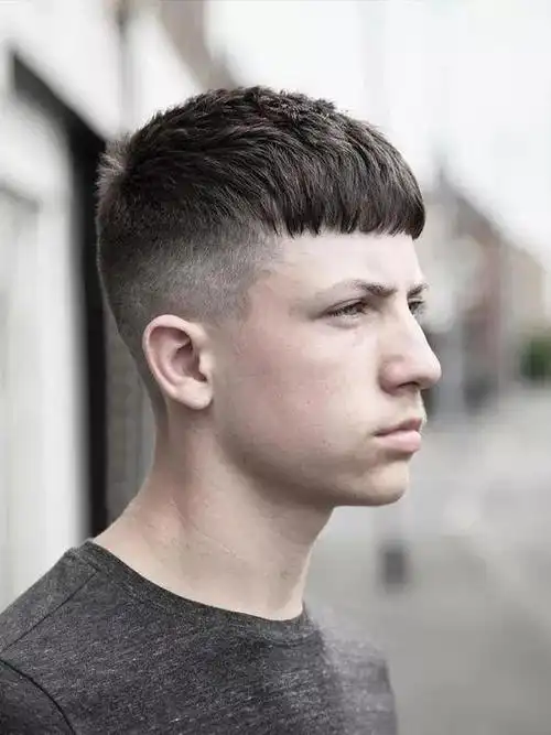 男生刘海发型图片大全(推荐5种风格值得尝试)(5)