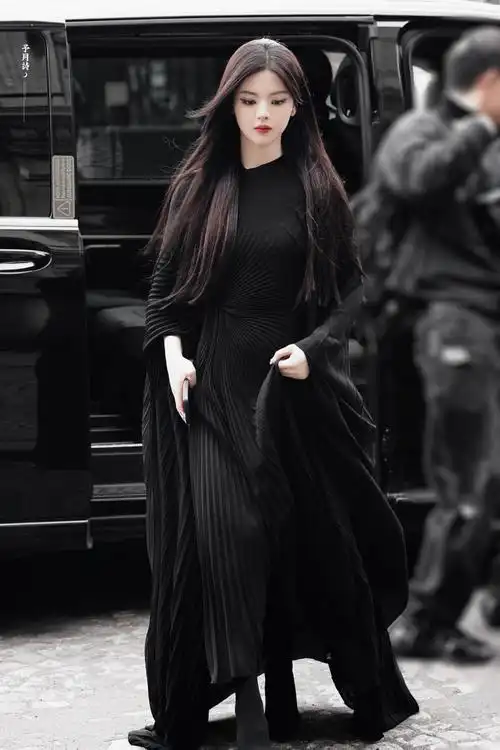 *  31303134333238303630  黑色酷女孩  @杨超越