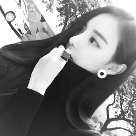 qq女生头像黑白霸气拽图片,一辈子都不想成熟起来的女人