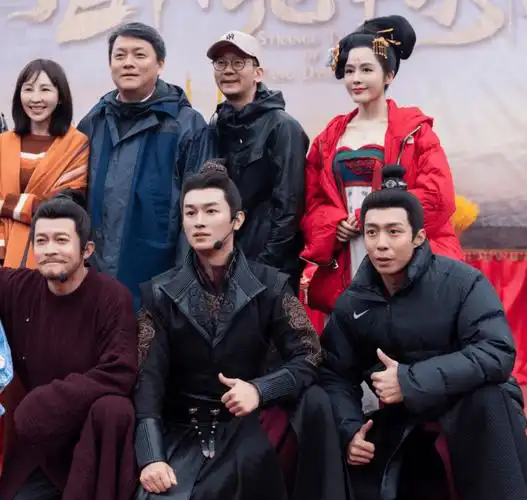 扮演卢凌风的依然是杨旭文,苏无名的演员杨志刚.