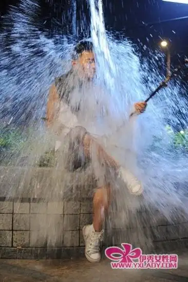 《蔡李佛拳》爆笑剧照 王宝强被"泼冷水"