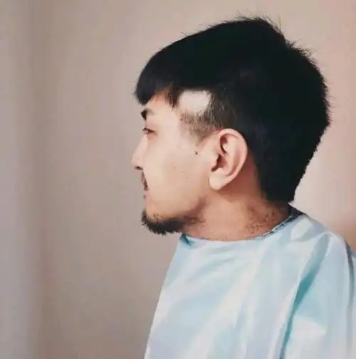 金瀚剃头翻车,满屏透出母子情,玩手机真是害人不浅