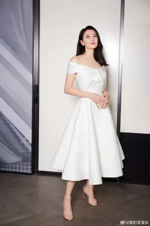 高圆圆 一字带高跟美足