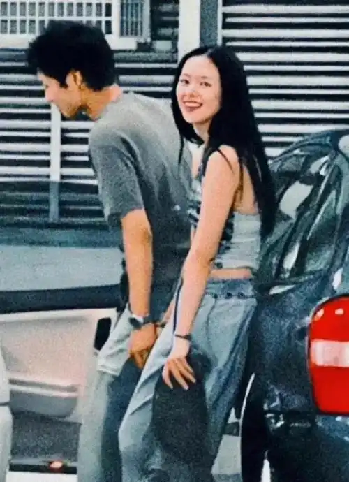 回顾霍启山与何超欣同场无互动网传联姻传闻却展露豪门规则