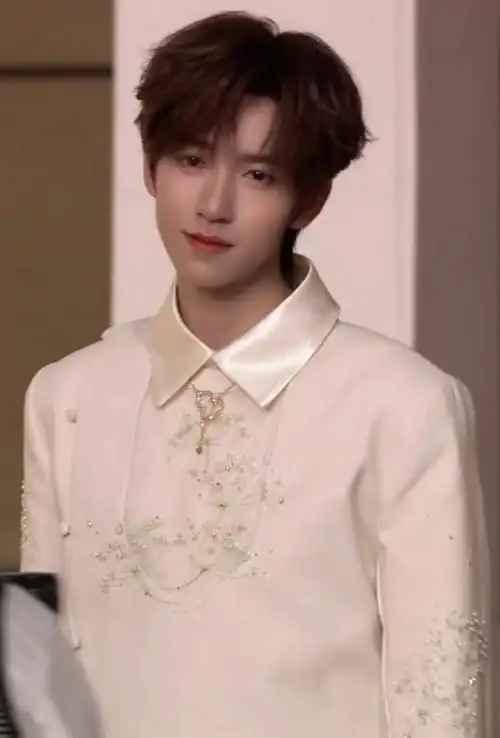 贺峻霖智族gq创意大赏