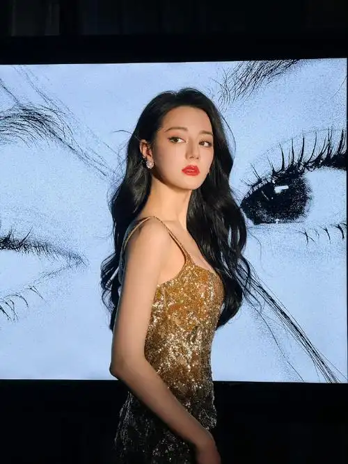 迪丽热巴二月行程