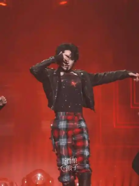 图##文俊辉全开麦舞台##文俊辉小年夜舞台直拍#酒酿熊子的微博视频