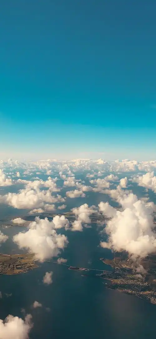 全屏手机壁纸 高清 蓝色天空 云朵