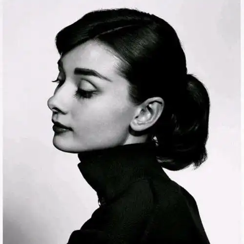 有没有跟这张图片类似的?但是得是女生,想偷偷跟男神用情侣头像