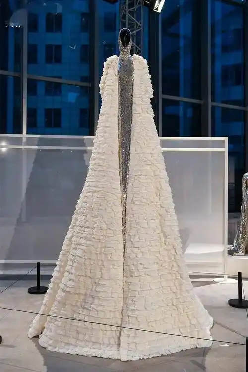 全世界最美最艺术的仙女裙 都在valentino展览里_品牌