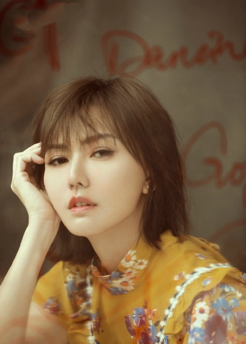 孙燕姿身穿旗袍配清新秀发,迎来事业第二春