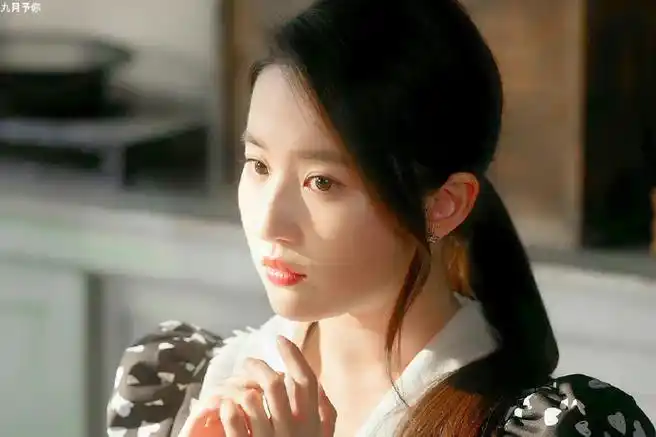 《去有风的地方》刘亦菲都市田园风自由切换,作为第一部现代剧,剧里的