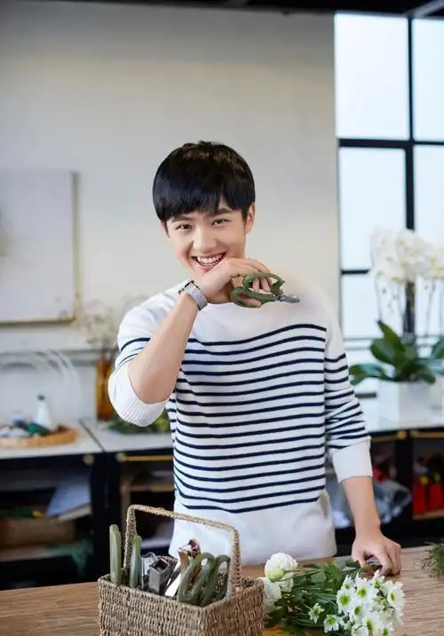 简介:刘昊然清爽学院风杂志写真图片,分享一组刘昊然图片给大家,图中