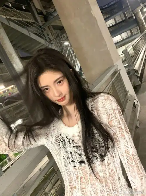 鞠婧祎超话jjy#鞠婧祎花间令jjy#jjy#鞠婧祎韩菱纱#    "月光透光窗