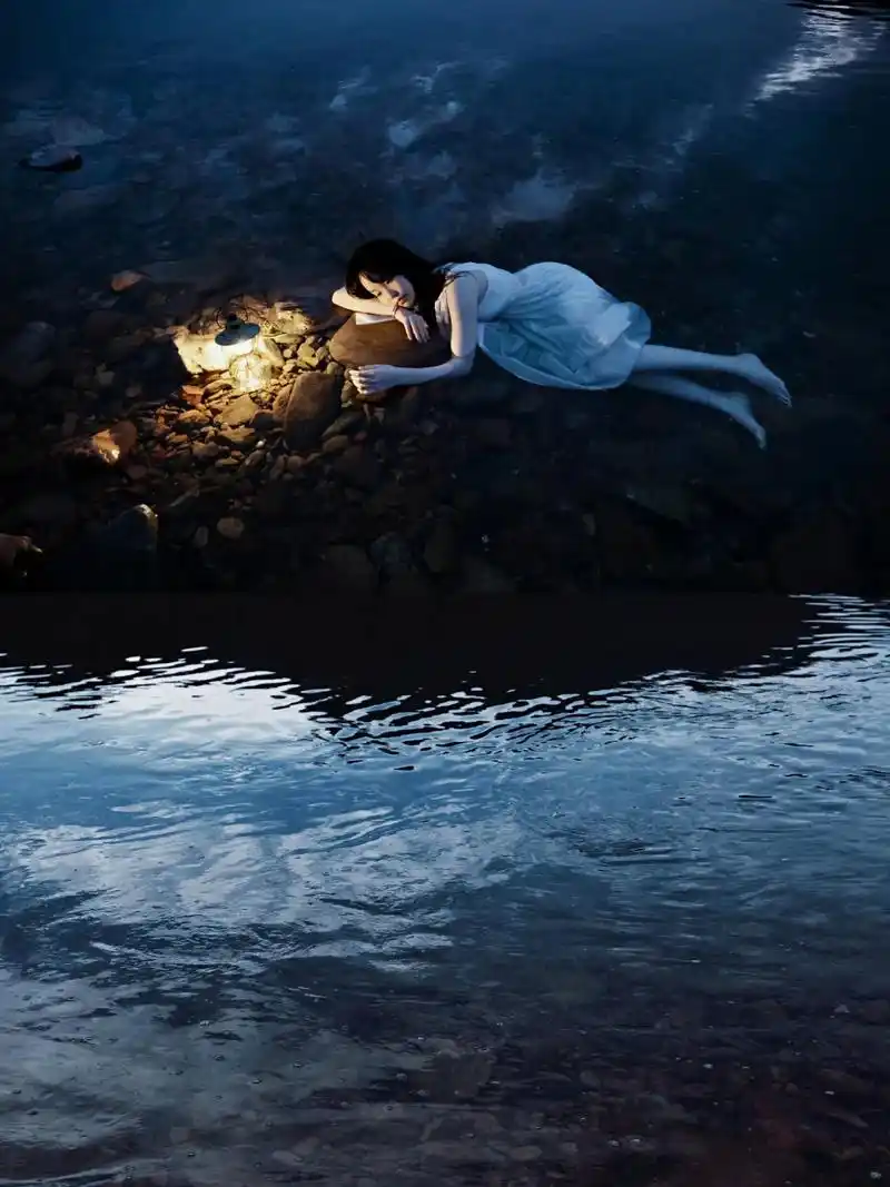 渺小的我们,安静而孤独的存在于宇宙之中."宇宙大得像一场孤独 - 抖音