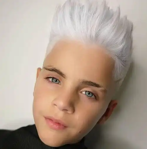 时尚帅气小男孩短发 秒变时尚小男神超帅气_儿童发型 - 美发站