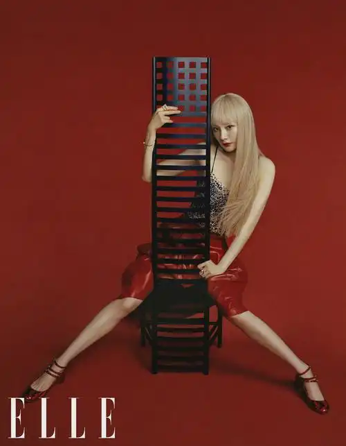 杨幂elle 8月刊封面人物,双封面酷夏女郎,金发碧眼造型