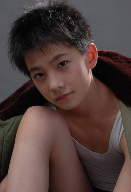 一夜成名,当红小花为男友整容,现在要好好搞事业了?