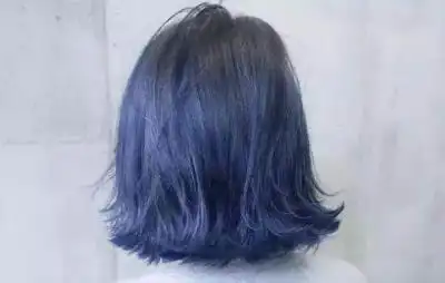 蓝黑色头发褪色后啥样,蓝黑色褪色快吗 美发 第1张