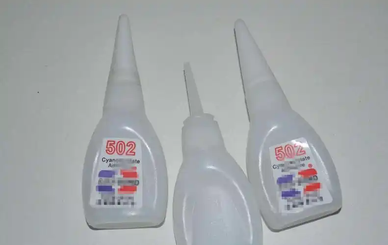 502胶水滴到了眼睛里应该怎么处理?