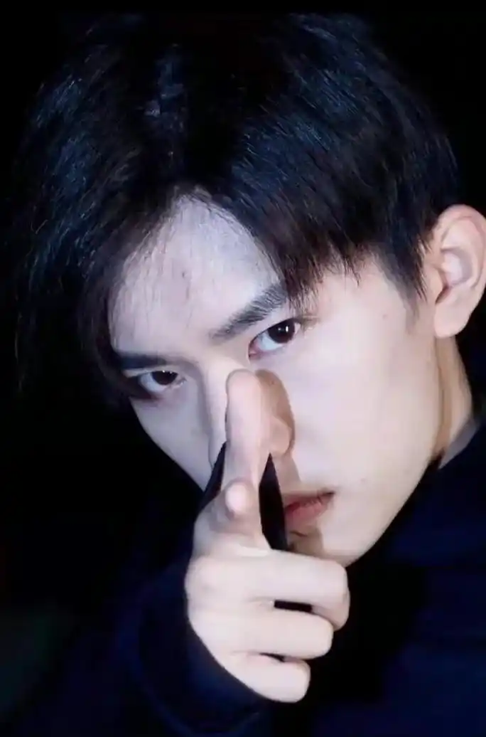 易烊千玺 #分享照片  - 抖音