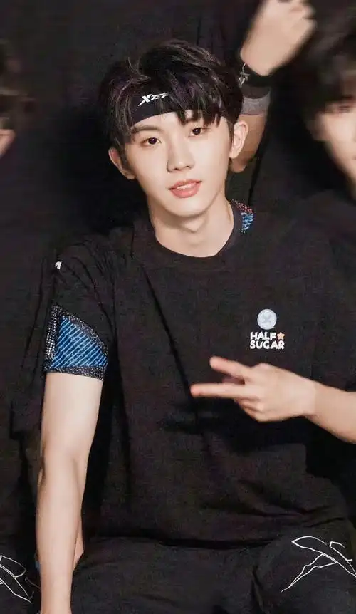 马嘉祺黑色发带##马嘉祺发带西装造型