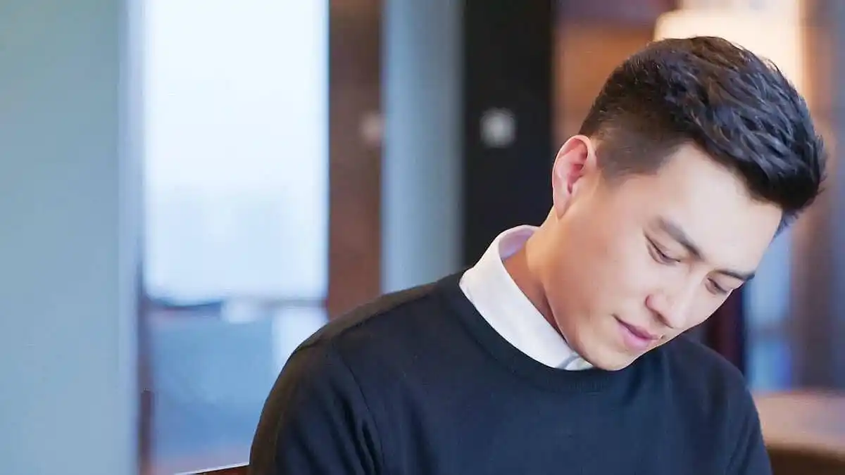 四张靳东照片,只有一张是"老谭",你能找到吗?