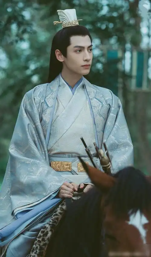 娱乐圈中新晋古装男神,邓伦朱一龙上榜,第一帅到想舔屏