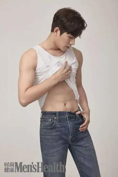 封面当陈学冬掀开衣服带来的是颜值与身材的双重爆击