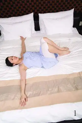 初级简单的床上瑜伽视频