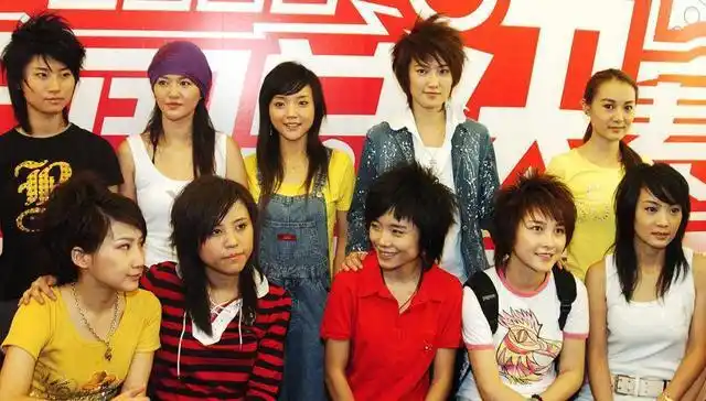 06届超女如今都变时髦,与14年前少男式短发对比,简直是判若两人