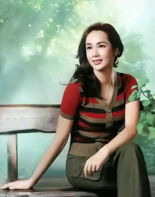 原创蒋雯丽疑似包养干儿子添实锤买房画面曝光更多内幕揭秘